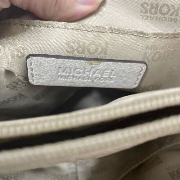 Michael Michael Kors MK Off White Leather East West Hamilton Tote Cream Shoulder - Picture 7 of 13